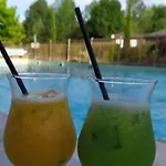Mobil-home A Avec Terrasse Et Cuisine Equipee - Api-1-52-903 *