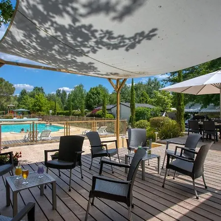 Mobil-home A Avec Terrasse Et Cuisine Equipee - Api-1-52-903 *