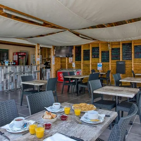 Mobil-home A Avec Terrasse Et Cuisine Equipee - Api-1-52-903 Groléjac