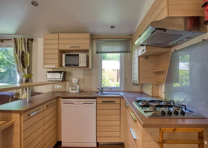 Mobil-home à Avec Terrasse Et Cuisine équipée - Api-1-52-903 * Groléjac