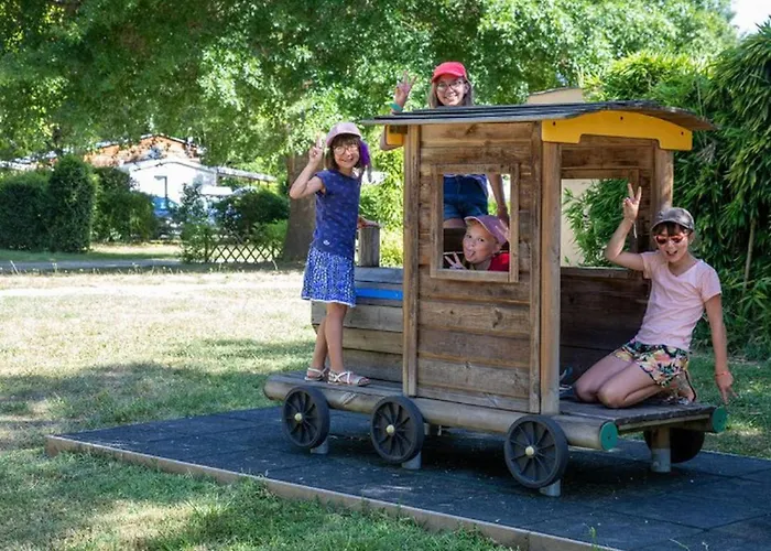 Camping Mobil-home à Avec Terrasse Et Cuisine équipée - Api-1-52-903 Groléjac